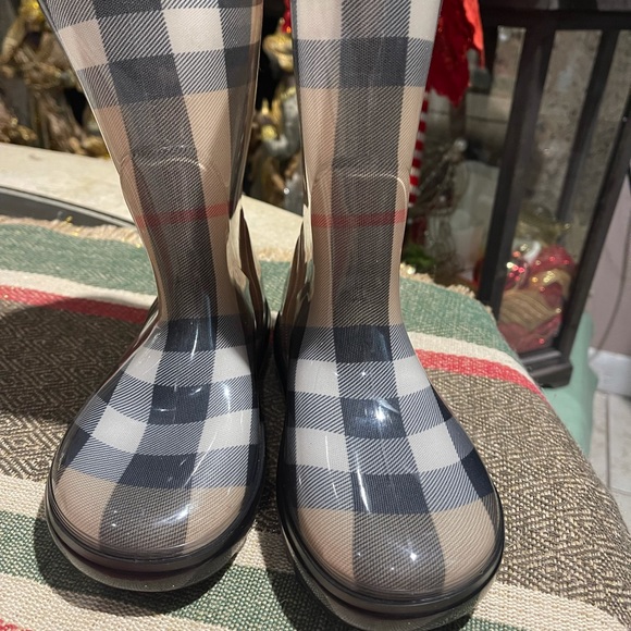 unisex Burberry rain boots - Picture 9 of 10